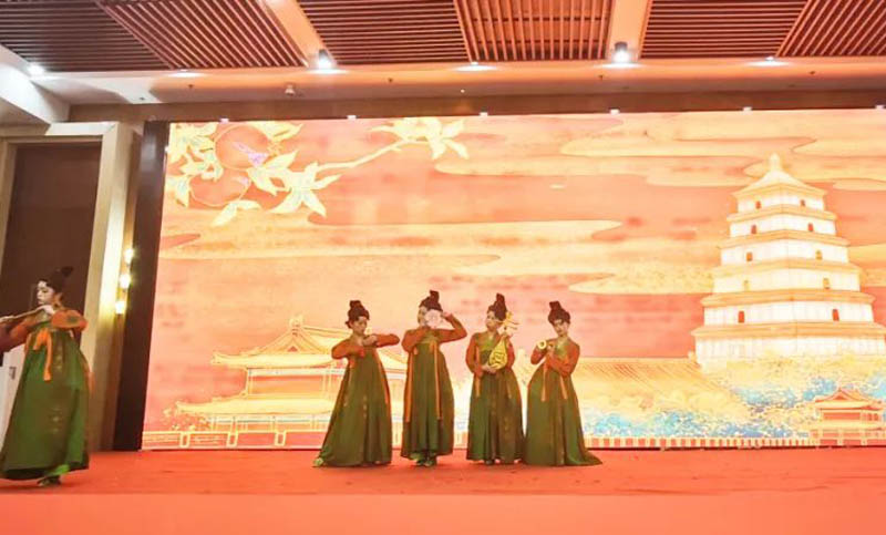 演出.jpg 演出.jpg